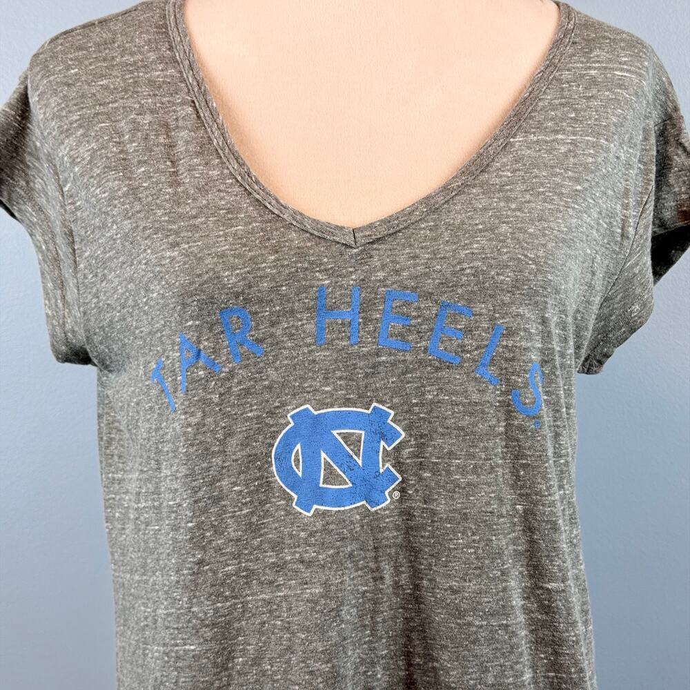 North Carolina Tar Heels NC Medium V-Neck Cap Sleeve Shirt Flowy Fan Sports Med